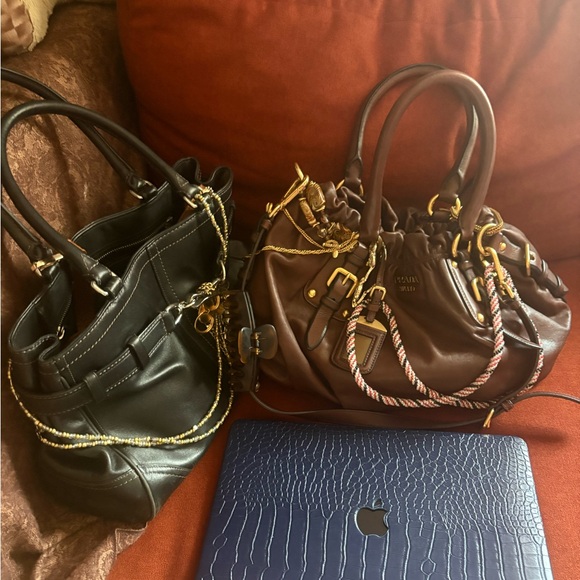 Meet your Posher, Jade - Picture 1 of 5